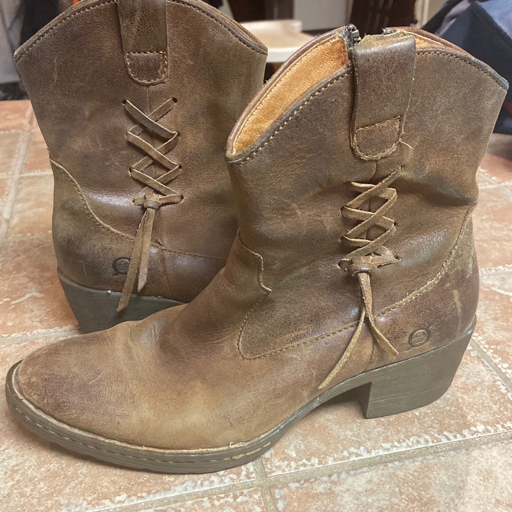 Born Karin Leather Side Zip Heeled Boots Brown Size 7.5